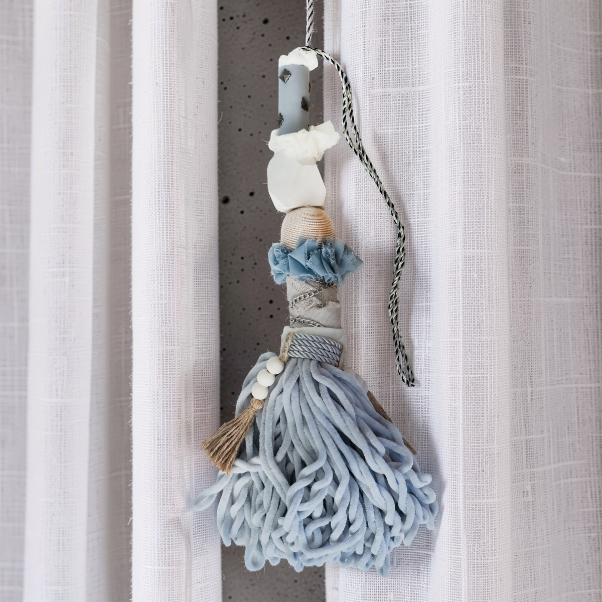 POWDER GREY SOFT LARGE TASSEL